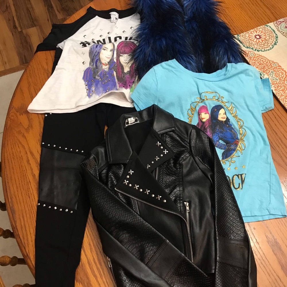 Kids Disney Descendants from Kohls size 6 lot